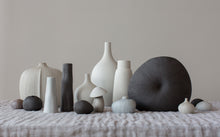 Load image into Gallery viewer, Verti vases Roshi Ceramics 
